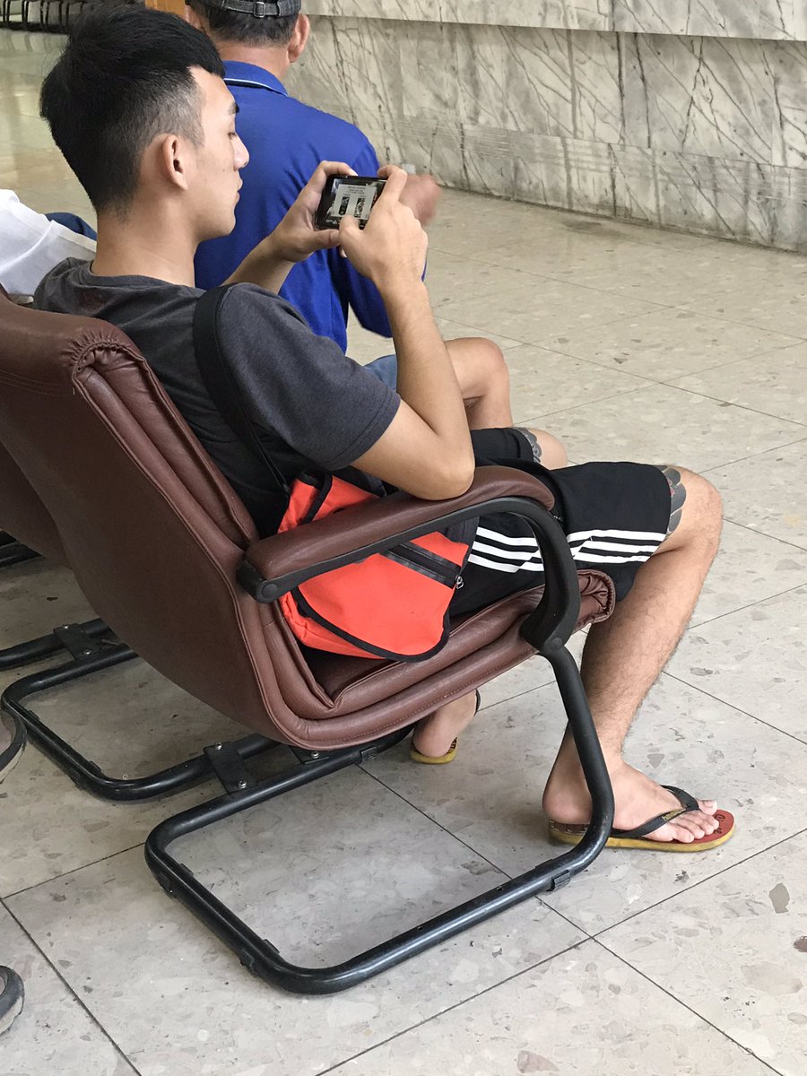 想欣賞你的刺青
順便欣賞🐦  😂😂
#台 #刺青 #職軍