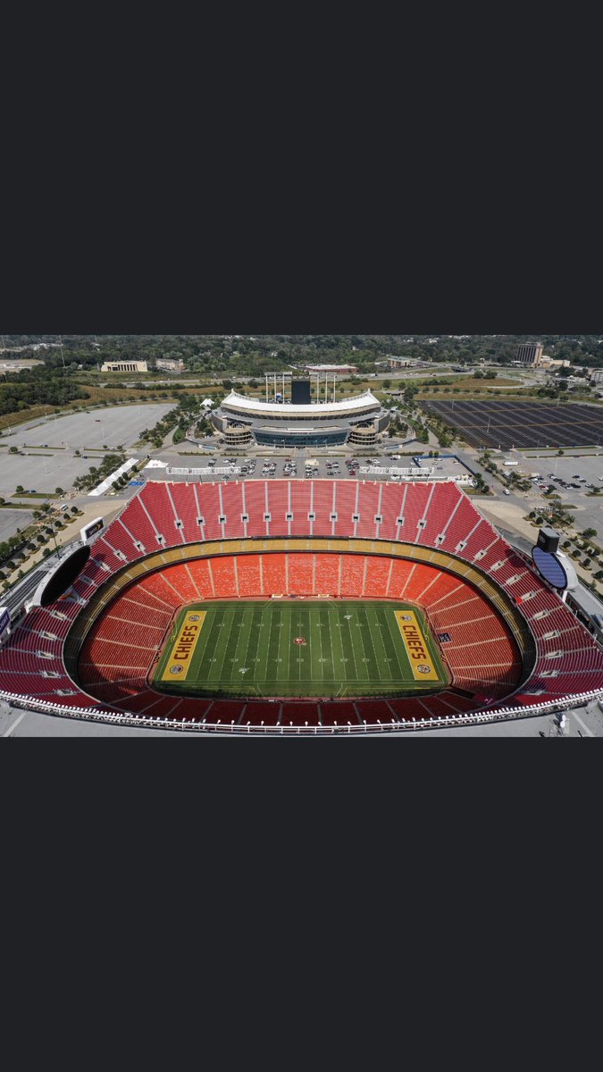 kc1chiefs's tweet image. Arrowhead Channeling it’s inner Municipal. #HellzYeah