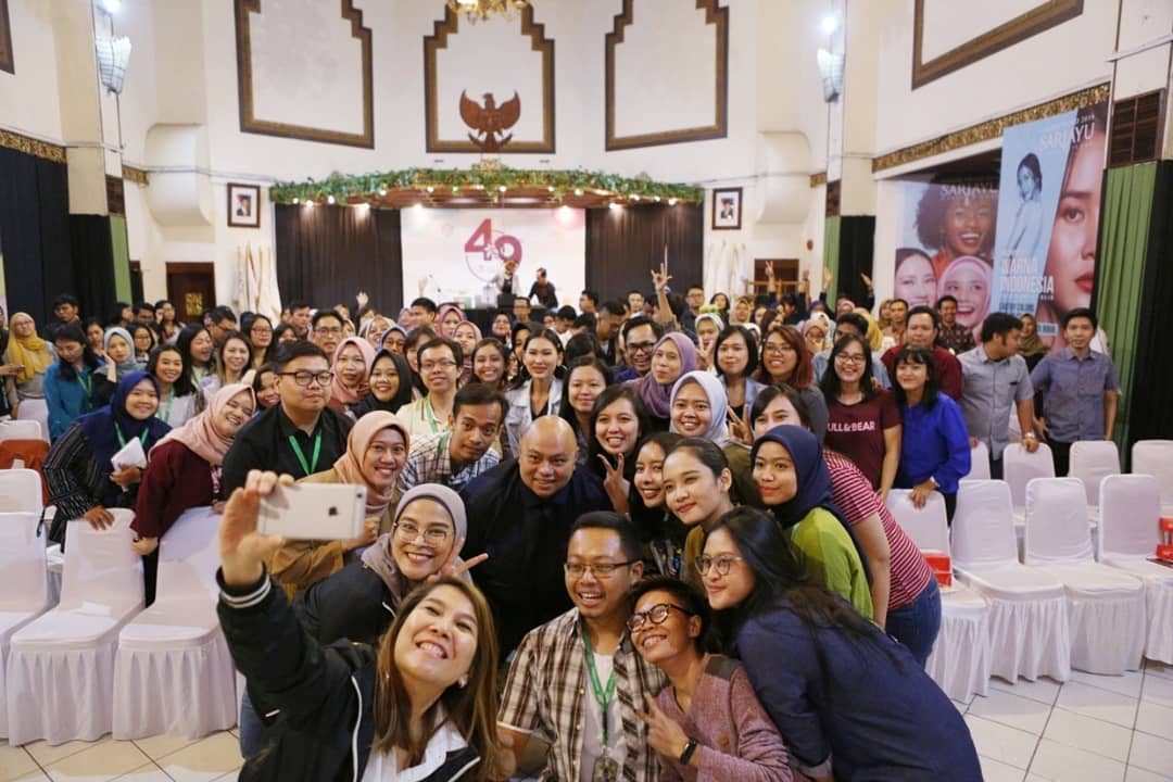 Pada hari jumat (6/9) lalu para millenials Martha Tilaar Group dari seluruh unit berkumpul dalam acara #mtggenerasiberkreasi 
Para millenials ini  merupakan kekuatan  luar biasa terhadap kemajuan Martha Tilaar Group