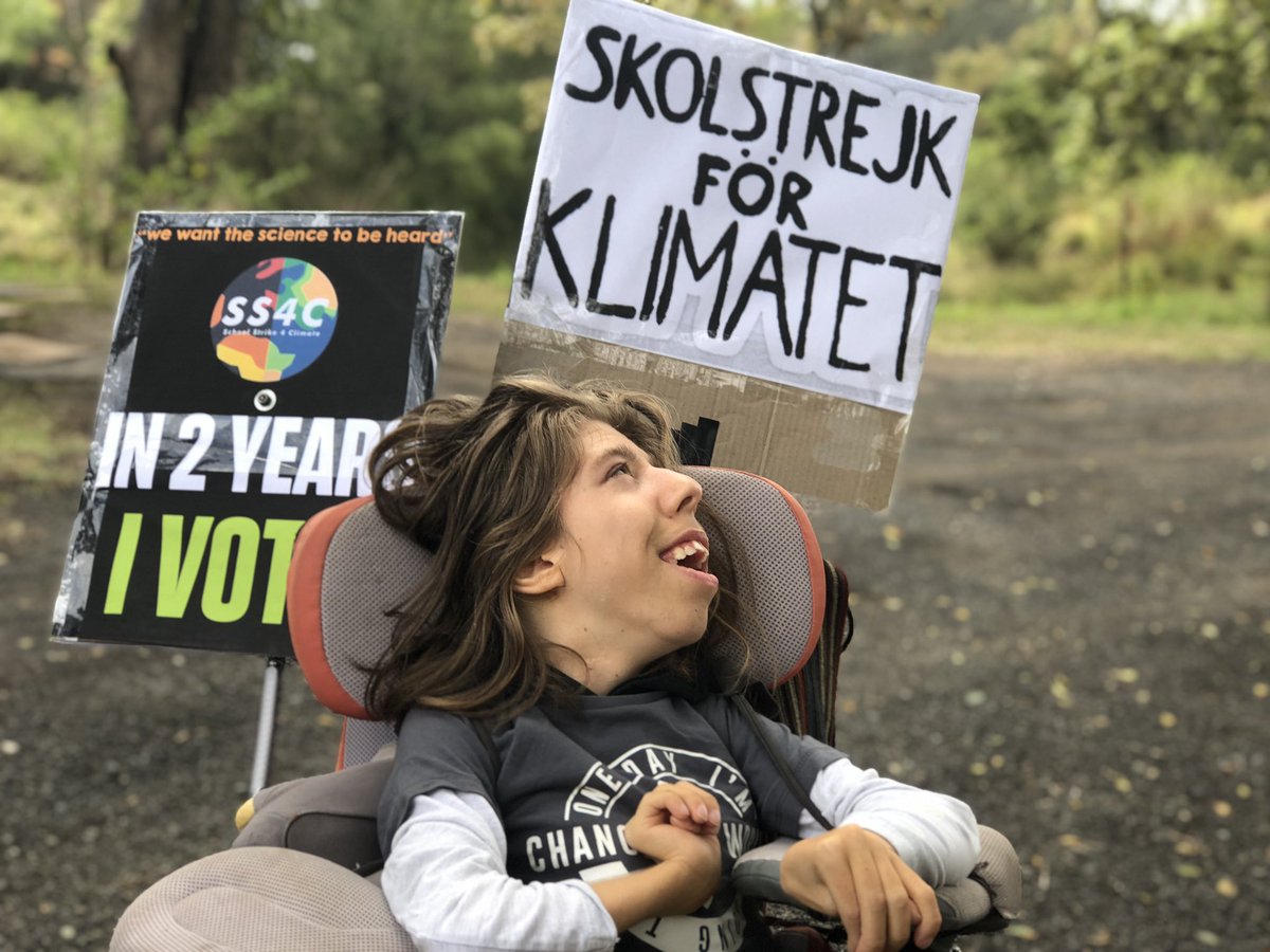 UOWTV's tweet image. We’re covering #ss4c in our region. The crowds are gathering across the Illawarra &amp;amp; Shoalhaven. Here’s some of the #studentstrike4climate participants out early in Nowra. #socialj