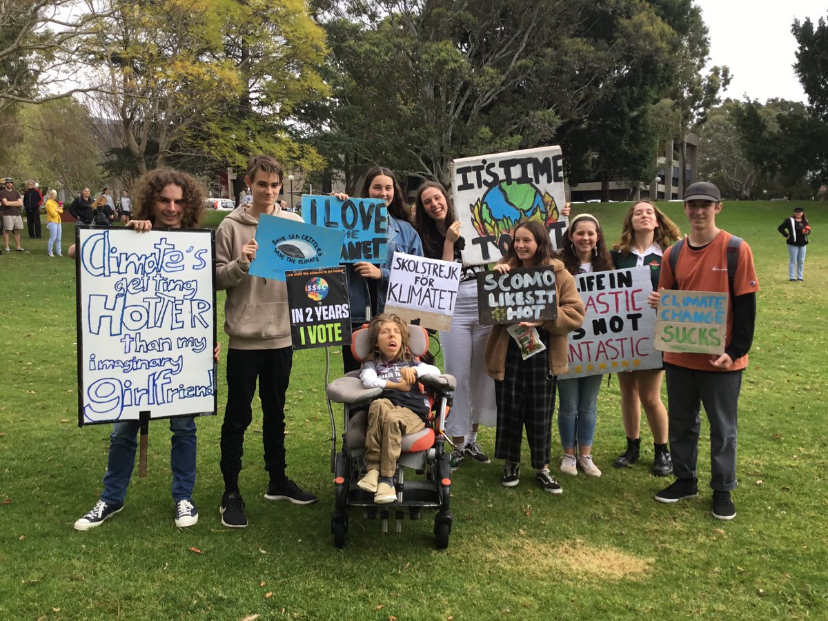 UOWTV's tweet image. We’re covering #ss4c in our region. The crowds are gathering across the Illawarra &amp;amp; Shoalhaven. Here’s some of the #studentstrike4climate participants out early in Nowra. #socialj