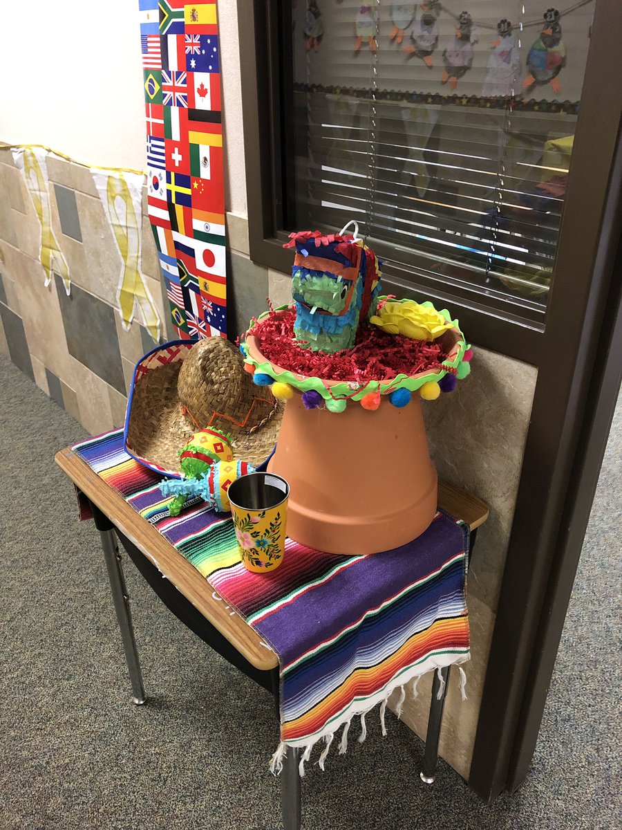MrsKiraRoach's tweet photo. We celebrated Hispanic Heritage AND #rockyourschool today! @kisdjre #JRErocks #fetchjoy #GetYourTeachOn #KidsDeserveIt https://t.co/ovS7tg8dN6