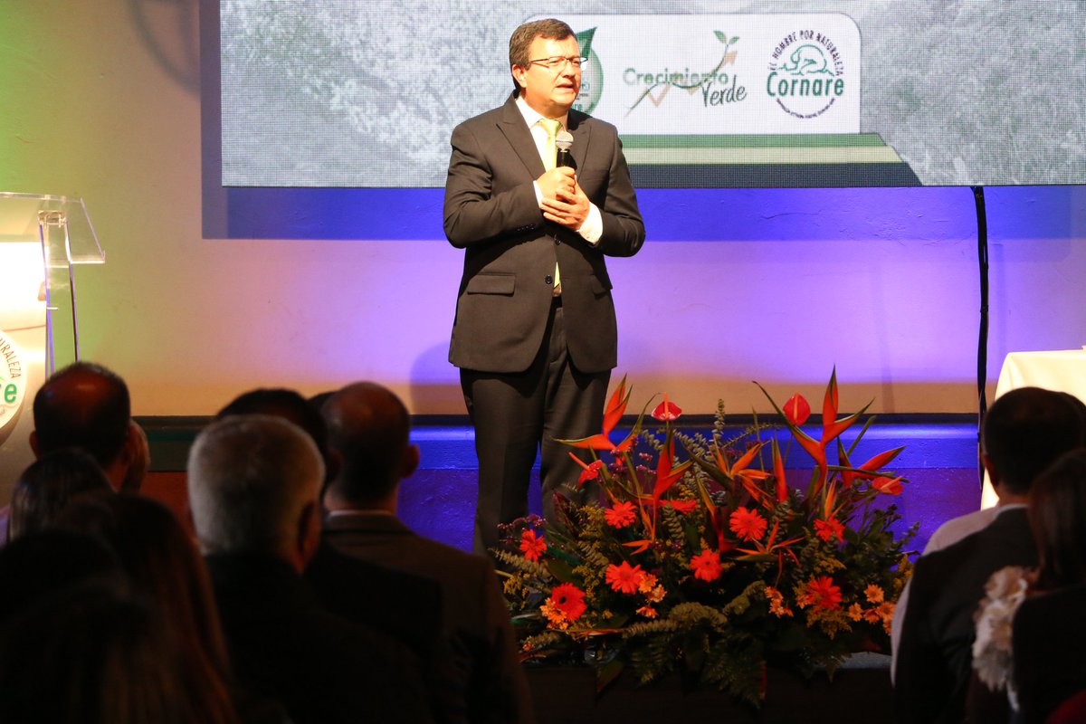 cornare's tweet photo. Estamos en #Progesa 2019 y nuestro Director General agradece a las empresas por trabajar de la mano con Cornare para lograr un territorio cada vez más equitativo, sostenible e incluyente. https://t.co/KjDoCBdOa9
