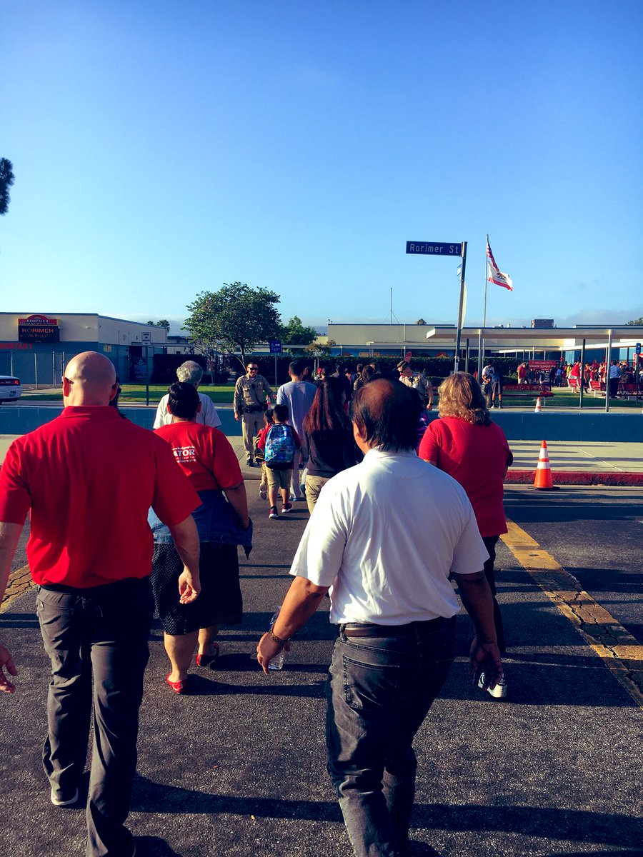 RorimerRoyals's tweet photo. Our community, parents, students and teachers came out to participate in our Safe Routes to School event. Thank you all that joined us! @RowlandSchools #WeAreRUSD https://t.co/0OH1OIWhNF