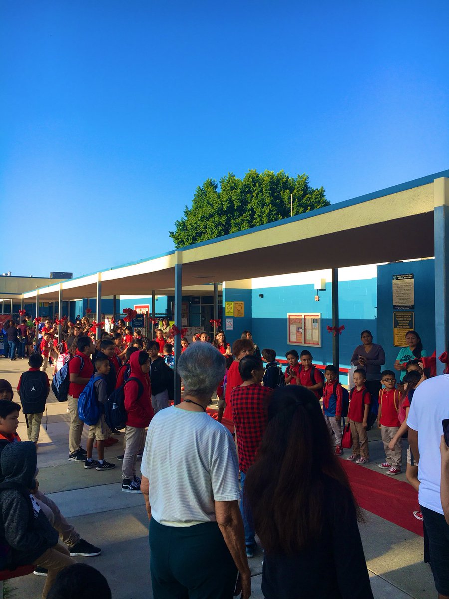 RorimerRoyals's tweet photo. Our community, parents, students and teachers came out to participate in our Safe Routes to School event. Thank you all that joined us! @RowlandSchools #WeAreRUSD https://t.co/0OH1OIWhNF