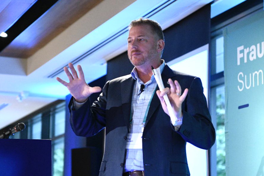 TU_TruValidate's tweet photo. There was a whole lot of building trusted connections today at #FraudForce19 Portland. Here are some highlights from throughout the Summit so far. @GOllumfun, @Fiserv, @Payfone and @Upwork. #fraudprevention https://t.co/7euAxWbugs