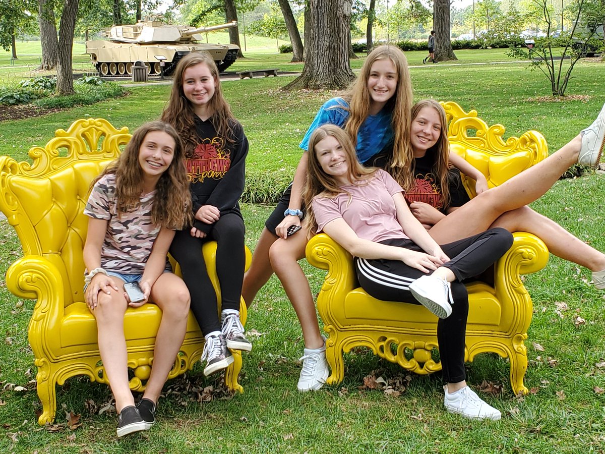 MMS8thGradeTeam's tweet photo. The 8th grade team spent a perfect weather day at Cantigny Museum &amp; Gardens! #mms118life https://t.co/WtJtQjQOxn