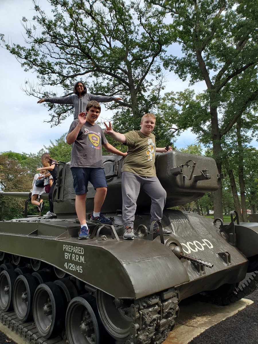 MMS8thGradeTeam's tweet photo. The 8th grade team spent a perfect weather day at Cantigny Museum &amp; Gardens! #mms118life https://t.co/WtJtQjQOxn