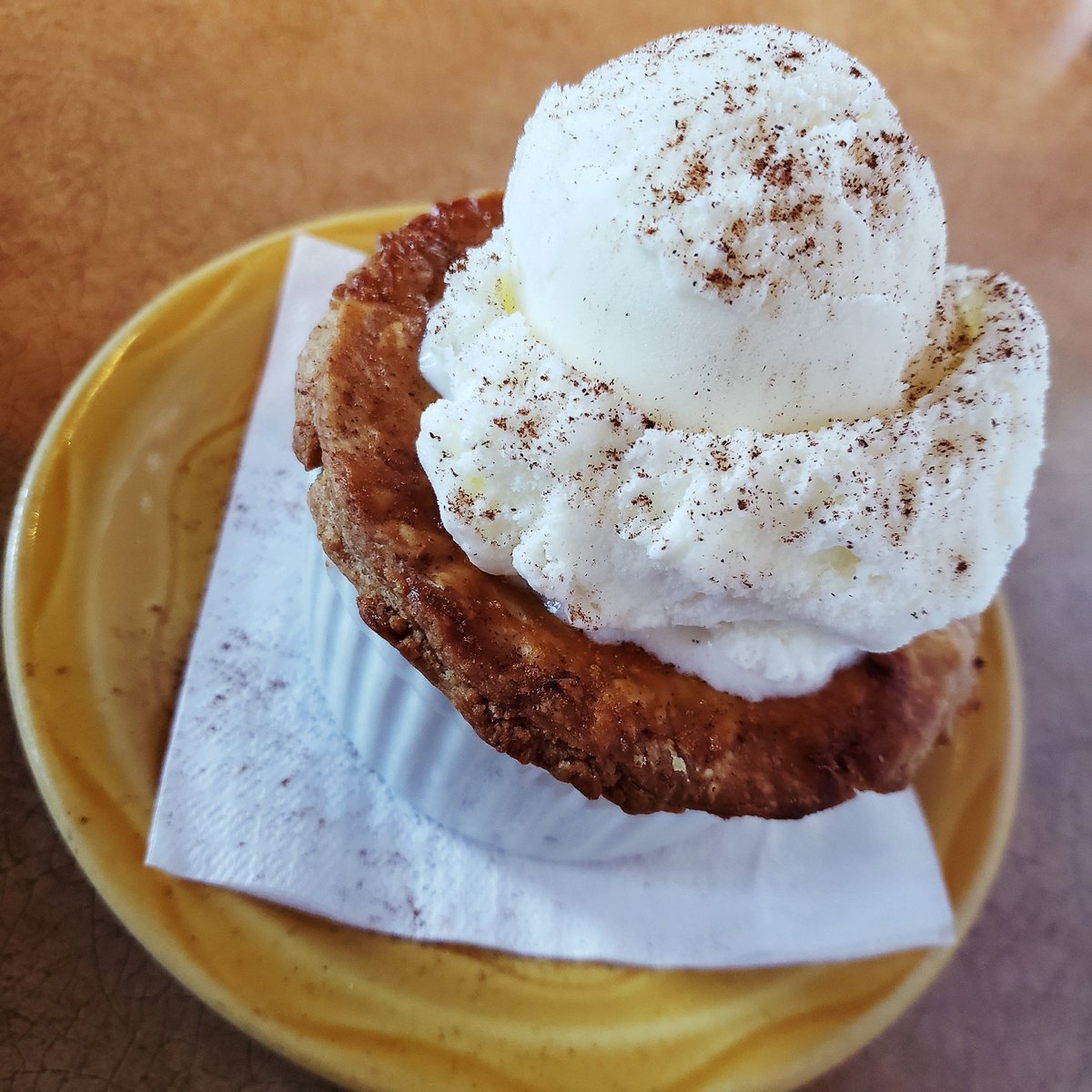 Last night to get this individual size apple pie from our $20 three-course menu! #yyj #victoriabc #yyjfood