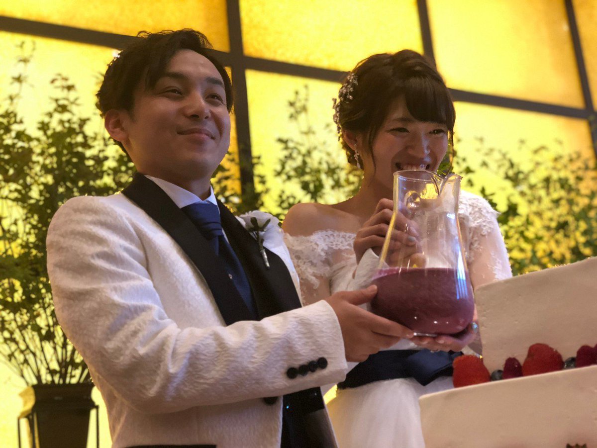 94Atiko's tweet photo. こっちに更新してなかったーー！

みんなに祝ってもらって幸せです💐❤️
感謝の気持ちを忘れずに二人で笑顔いっぱいの幸せな家庭を築いていきます😊 https://t.co/Eb6tMVjfMU