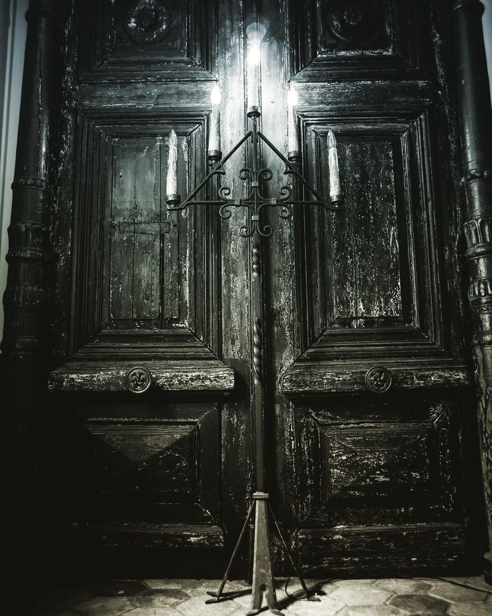 Twitter पर 洋館 アンティーク撮影スタジオ 田園調布アンティーク館 季節は早いもので ハロウィンやクリスマスの撮影の御連絡を頂いています ゴシックの似合う季節がやって来ました 写真の中世の扉 床は18世紀のアンティークペンタゴンタイル 340年前の高さ Twitter पर 洋館 アンティーク撮影スタジオ 田園調布アンティーク館 季節は早いもので ハロウィンやクリスマスの撮影の御連絡を頂いています ゴシックの似合う季節がやって来ました 写真の中世の扉 床は18世紀のアンティークペンタゴンタイル 340年前の高さ
