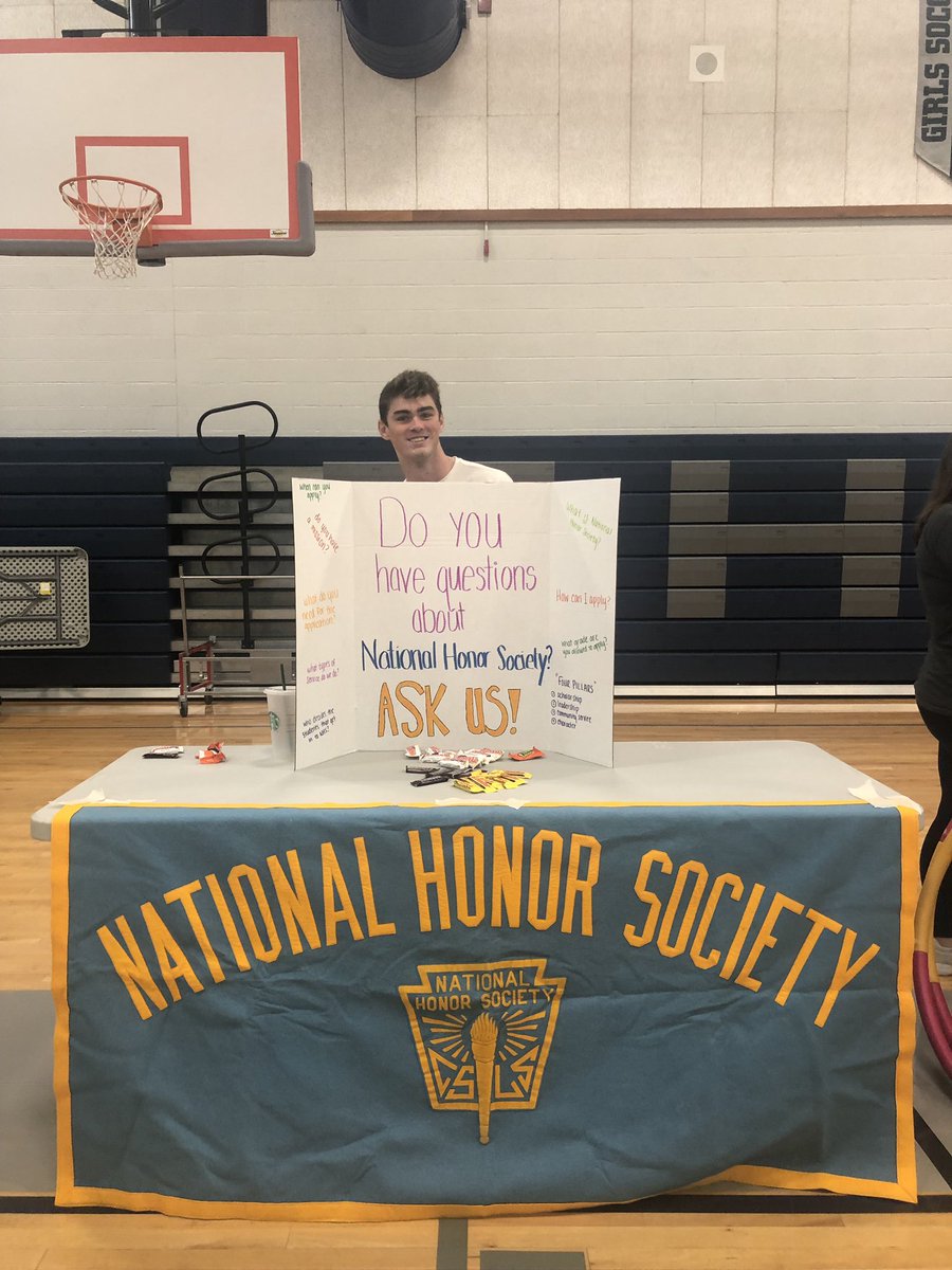 MonomoyNHS's tweet photo. Monomoy’s NHS table at the Club Fair on Wednesday!! Answered questions about the service we do, what one needs for the application, how to build your resume, and SO much more!! https://t.co/VCHJFq353D