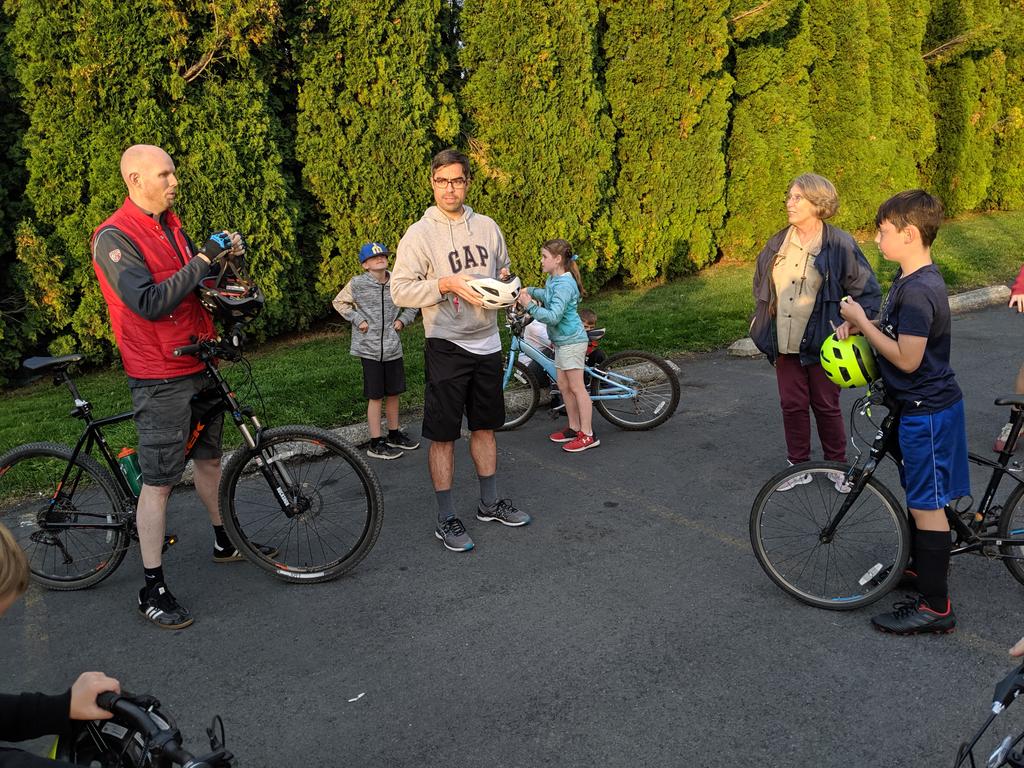 cbrandonchapman's tweet photo. Thanks to Drs. Fisher (left) and Campbell (center) for meeting with Cub Scouts tonight to talk about bike safety and bike maintenance, and then go for a ride on #ChipmanTrail. #PullmanProud https://t.co/T4LTmzKt6V