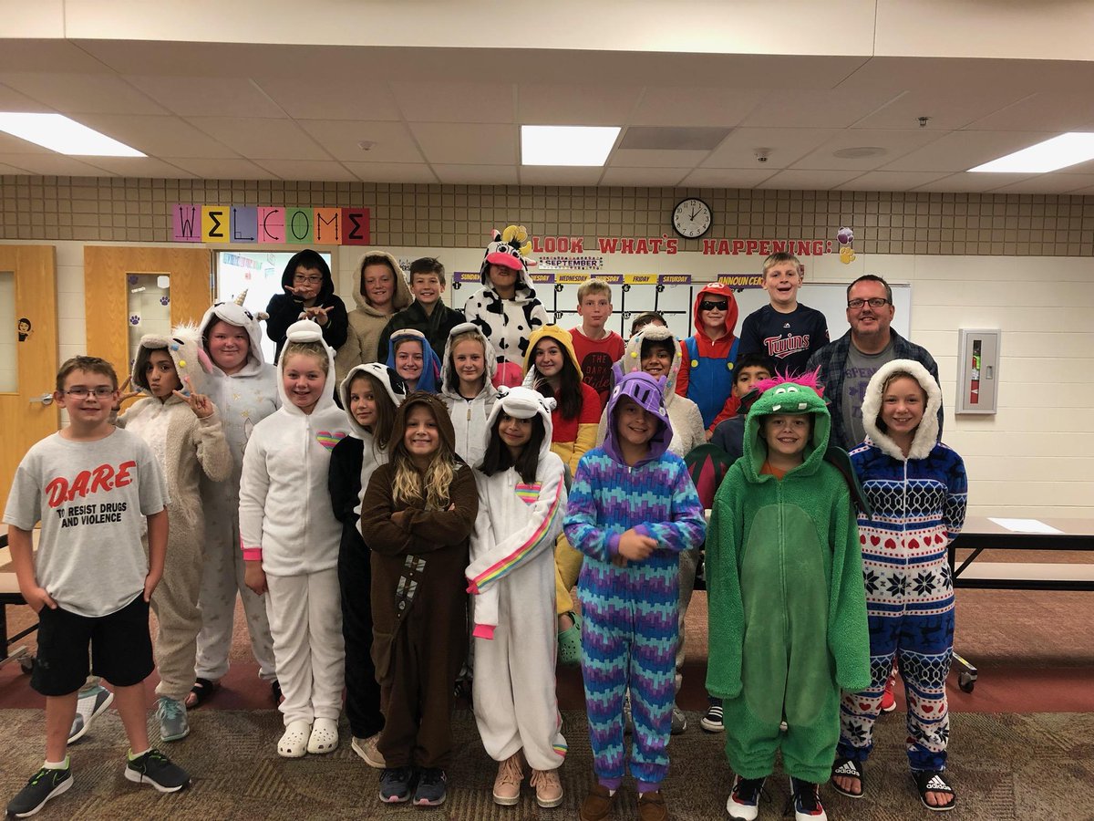 TigerMath6's tweet photo. Homebase homecoming dress up (onesies) and poster creation!!  
GO TIGERS!! https://t.co/XVUriZHSLs
