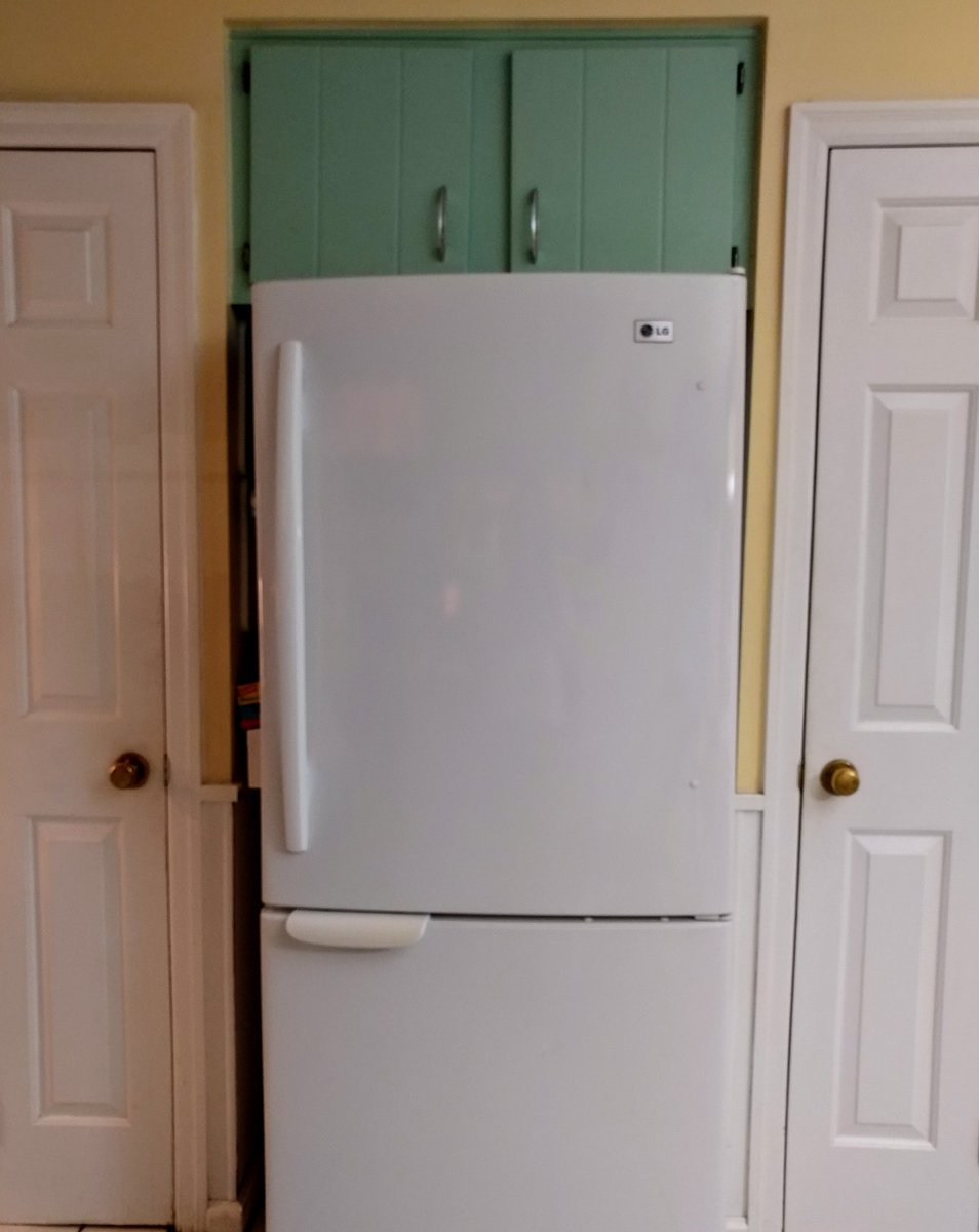 k8enator's tweet photo. I took the magnets off the refrigerator and it looks so much larger than before.
#MobyFridge
#TheWhiteWall https://t.co/dteIsozvvv
