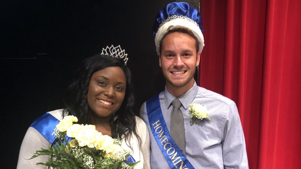 CONGRATS to @darrien_ford! She was crowned the 2019 Briar Cliff Homecoming Queen!!! 👑

#QueenD #Family 💛💙