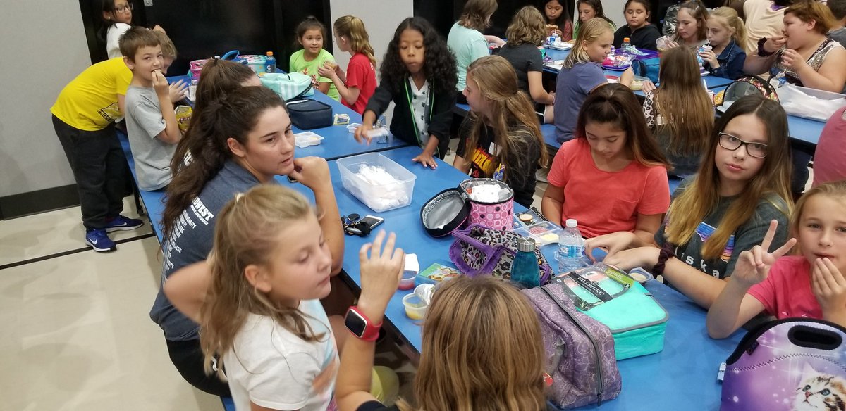 msstillingsfcs's tweet image. Thank you @UFSAAC for your time that you are giving our students!!! They are having a blast with all of you!!! @Rachel_Vander8 #TrojanTrue #BeBIG #SAMproject #universityoffindlay @UFOilerSoftball @ufindlay