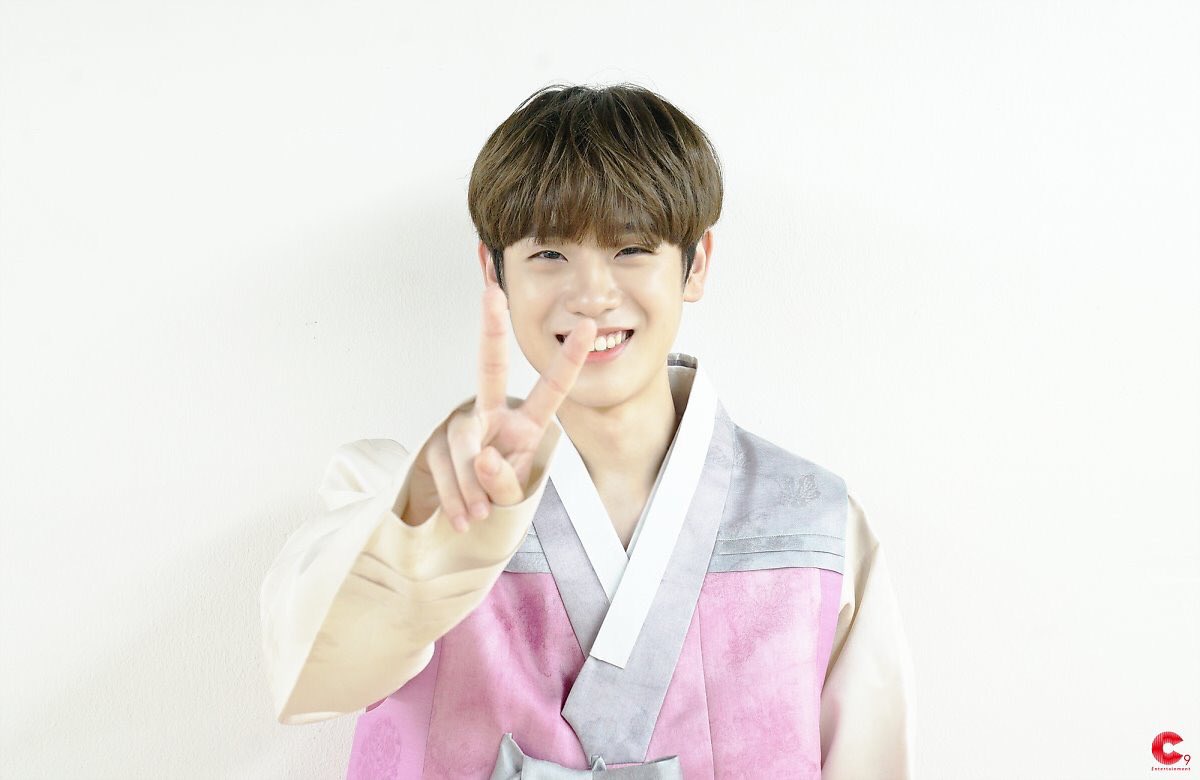 031405_pics's tweet photo. photos from keum donghyun’s special chuseok holiday video! via c9 entertainment 

#금동현 #KEUMDONGHYUN #C9 https://t.co/f63Z8Zc5H6