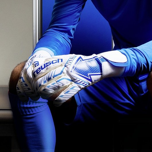 PedroMayo25's tweet photo. Lo que está haciendo #Reusch trayendo de vuelta a cuentagotas modelos con la flecha es... 😍
--
Fans de los guantes de los 90's podéis empezar a llorar en 3, 2, 1...
--
#guantesdeportero #proarrow #Purecontact #goalkeepergloves https://t.co/GCRhzmA4Ws