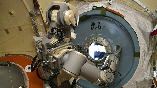 katlinegrey's tweet photo. Alexander Skvortsov found the cause of the failure of #Kurs-P rendezvous system on #MIM2-Poisk module. He found that the cable No 705 is not connected and hangs separately. After Skvortsov connected the cable, the system was checked and found operational. https://t.co/s1PwLpSNOF https://t.co/mrYlj8vDMW