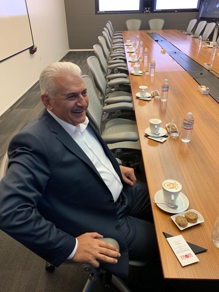 BY's tweet photo. .@Google’daydık. Artırılmış gerçeklik, otonom araçlar ve şirketin ülkemizdeki faaliyetleri hakkında konuştuk. 

Ayrıca Galatasaray’ın bu diyarlarda da taraftarı var sanırım, kahvelerdeki ayrıntı gözümden kaçmadı. 🇹🇷💛❤

📍Silikon Vadisi Google https://t.co/pMTe67oLgm