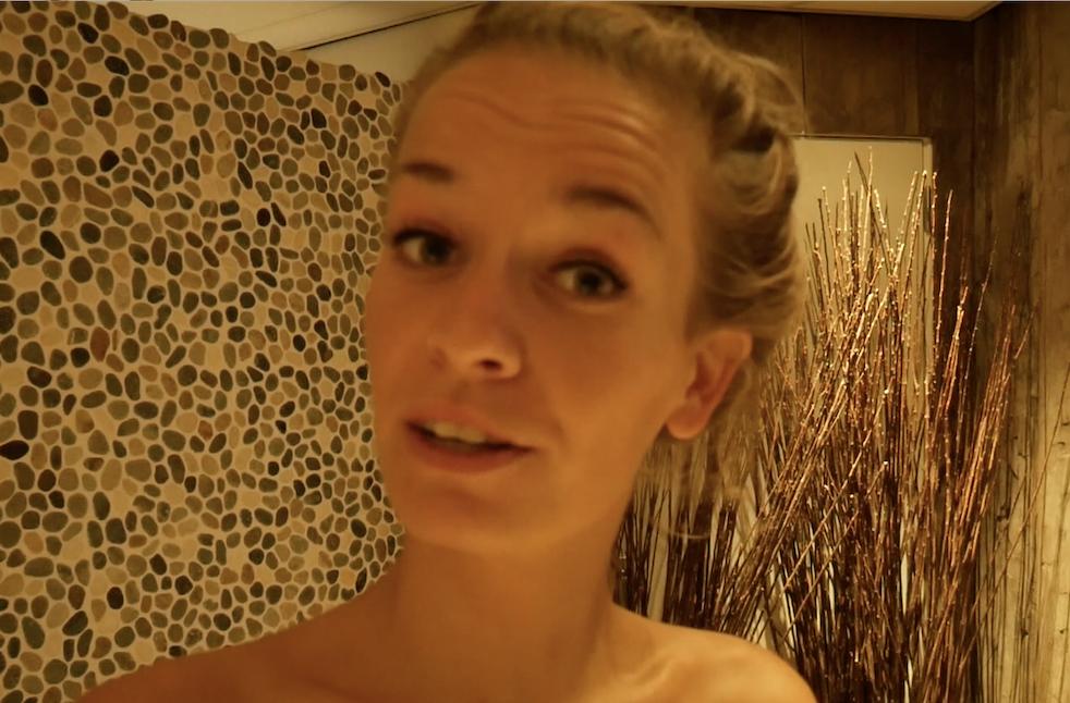 In het voorjaar bezochten ze ons restaurant Wambinge; Jorinde &amp; Yvo. Met het oog op de winter werd deze keer onze wellness getest. Met vlag en wimpel ... Bekijk het filmpje hier: youtu.be/MwcmUUUNMzU