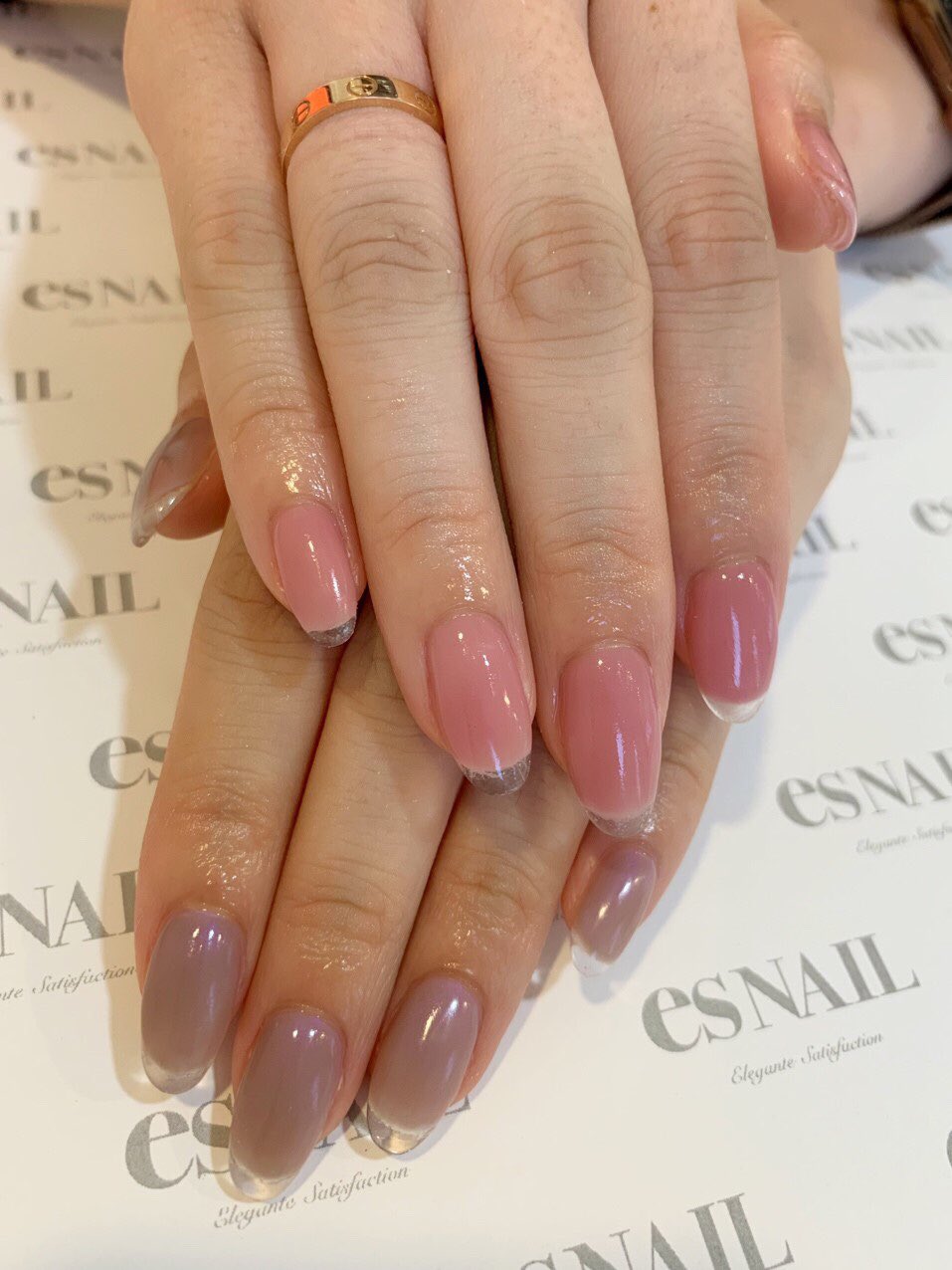 Esnail 名古屋店 お客様ネイルです カラーアシンメトリーの先端クリアフレンチです Esnail 名古屋店 お客様ネイルです カラーアシンメトリーの先端クリアフレンチです