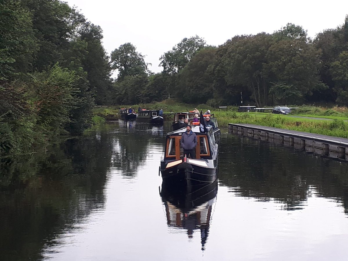 reunioncanal's tweet photo. Our first five boats ready for action... 6 boats moved in under 3 hours...Go team Camelon! #LockKeeping #TeamWork #ReUnionCanal #CanalMagic https://t.co/iOJQahhfIX