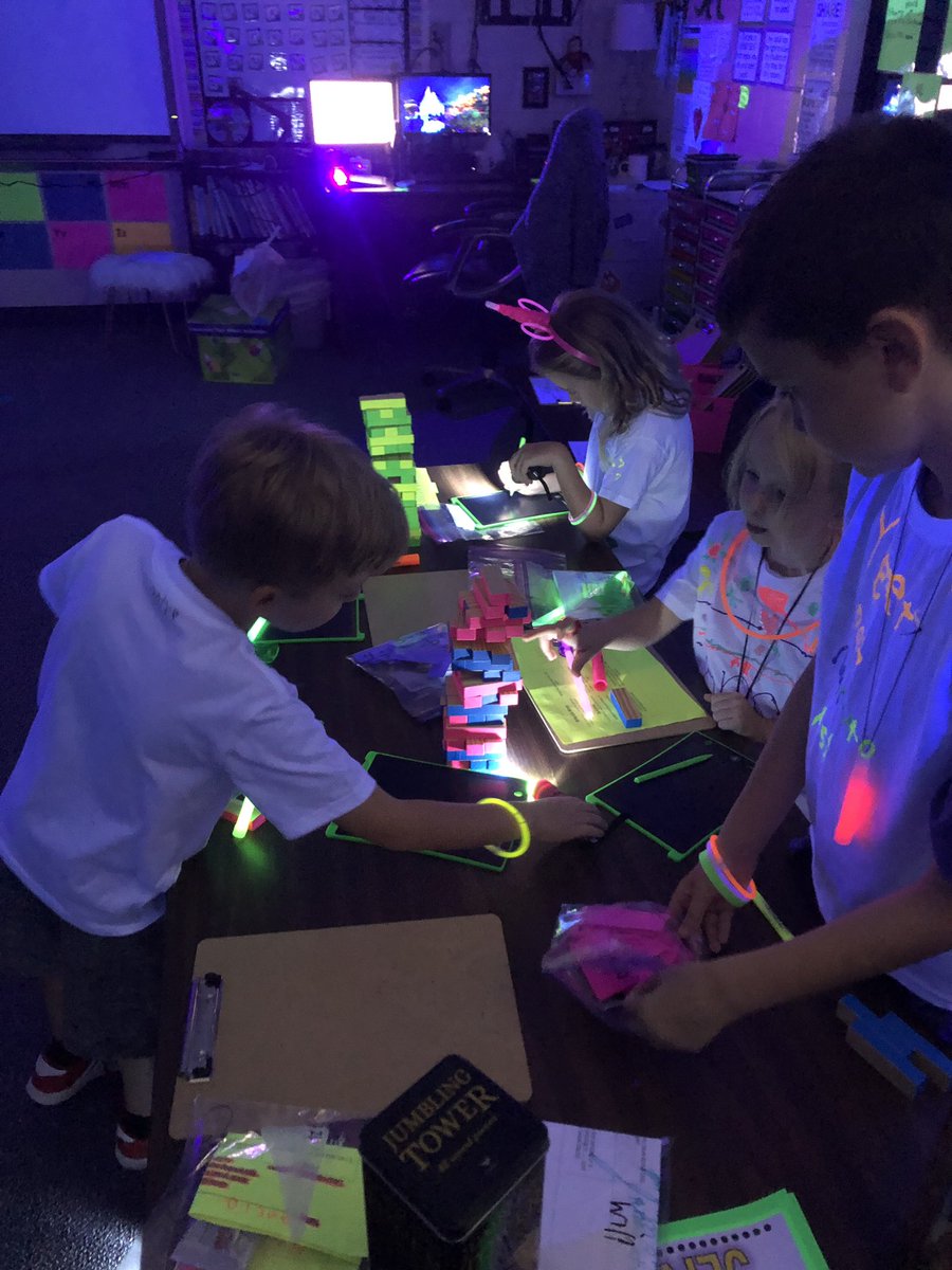 Mrs_AGolden's tweet photo. What a great day of learning and reviewing with our reading buddies!! Thanks @mrstoccoaking #RockoutMCPS #WeAreMCPS https://t.co/LZCwtNcfBG