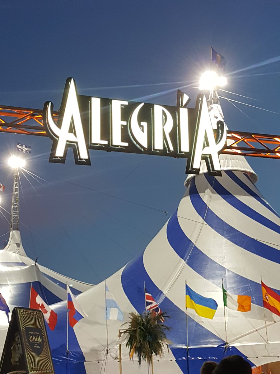 MsDemkowicz's tweet image. I don&apos;t think I&apos;ve ever held my breath for so long! 

O U T S T A N D I N G 

#CirqueDuSoleil