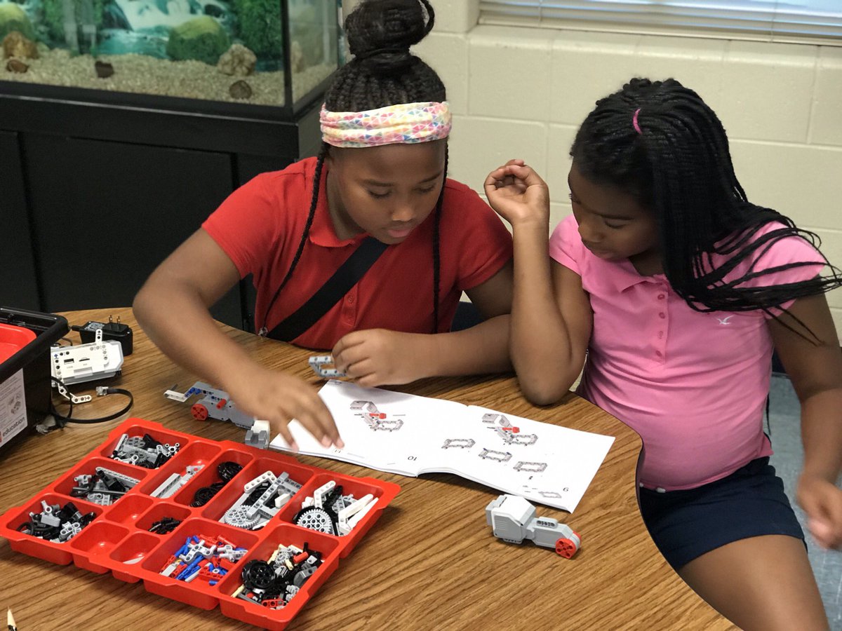 OKESSTEMLab's tweet photo. Our OKES  @firstlegoleague robotics team working hard &amp; prepping for competition!!!  Beyond proud of their determination!  (Ss very first time EVER assembling LEGO designs w/ directions &amp; specific pieces!) @serosenow @HCSOppZone @hamcoschools @nikkicrussell17 @wenscruggs https://t.co/yj3WCvKTzJ