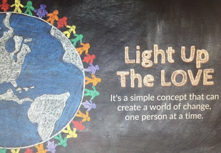 LUTLjerry's tweet photo. @beachlovecandle The exclusive designer of the #LightUpTheLOVE Global Movement candle! A portion of proceeds goes to support the @lightupthelove Global Movement. #LUTL Ambassadors R powerful! 💡🆙❤️ @glamourmag @glamour_fashion #GLAMOUR2019 #ThursdayMotivation #Love #Peace #Unity https://t.co/GbBMwPHFcT