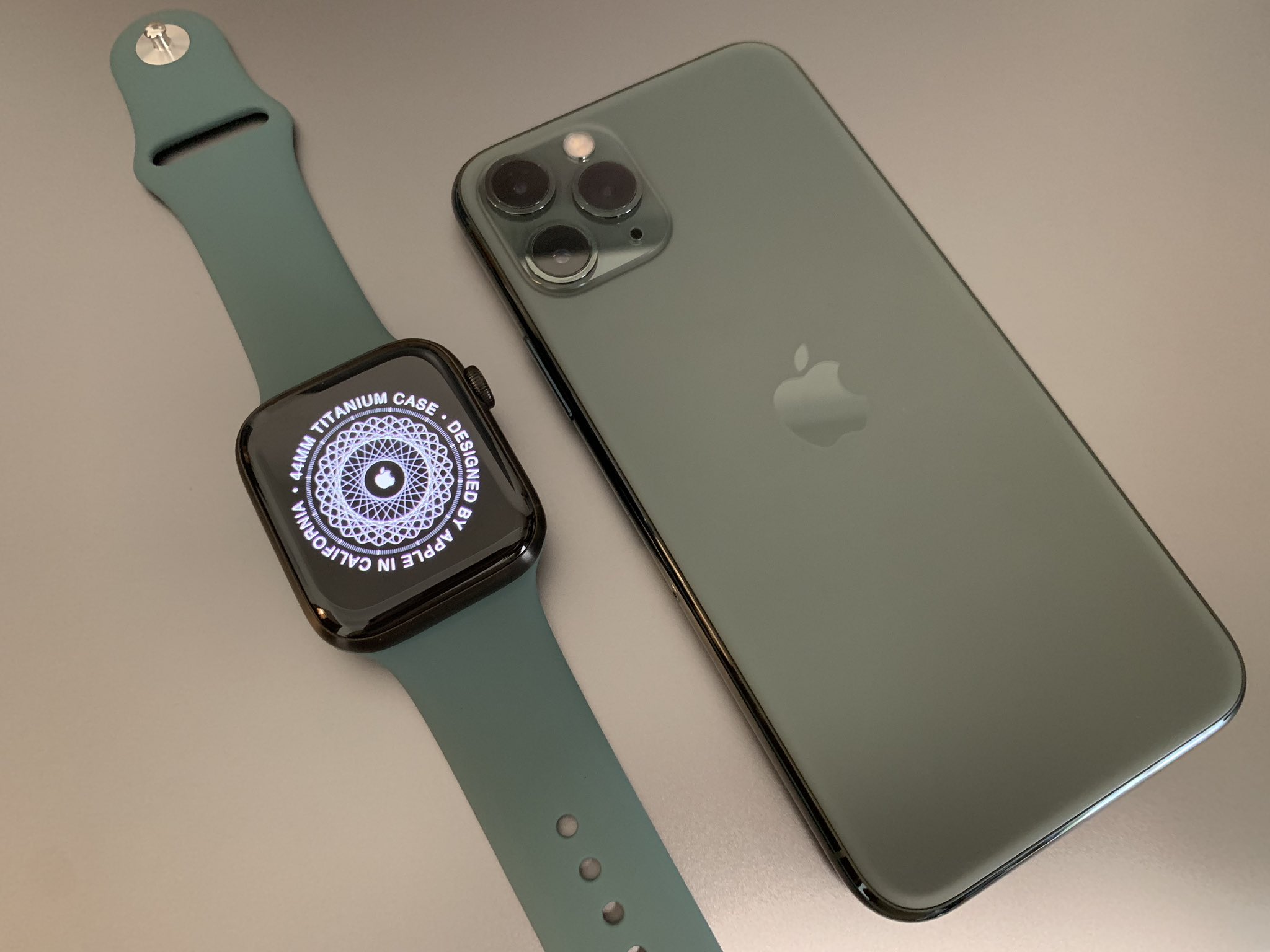 Ruim keuken Pacifische eilanden Daiki Shimizu on Twitter: "・iPhone 11 Pro ミッドナイトグリーン ・Apple Watch Series 5  × パイングリーンスポーツバンド この組み合わせがいいので新しく買い替える人にはオススメ...!! https://t.co/tyFxctMGy2"  / Twitter