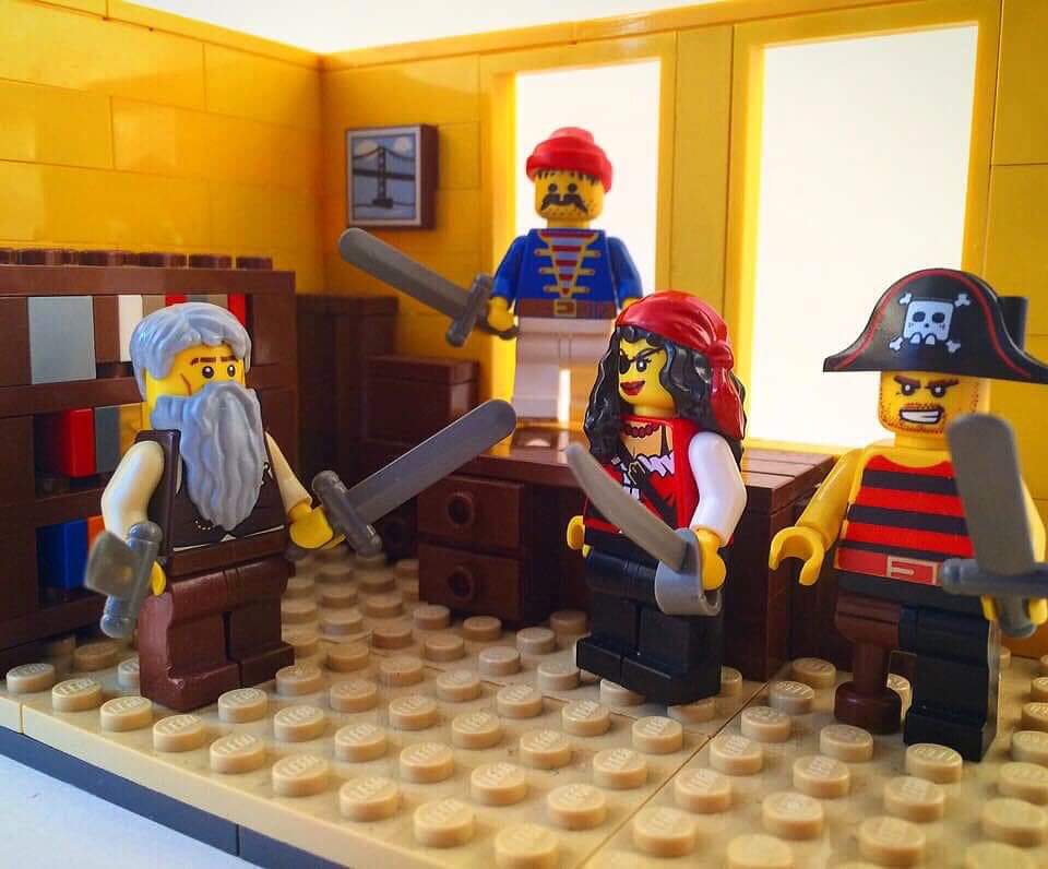 t_jh2009's tweet photo. For #TalkLikeAPirateDay, @legoparkranger's Instagram account shows a reenactment of #JohnMuir's encounter with #Pirates on  Sept 19, 1897 in the #ScribbleDen inside the #MuirHouse at @JohnMuirNPS. #FindYourPark #EncuentraTuParque #ParkChat #EveryKidInAPark #WeAreParks https://t.co/Gii9RZ64K1