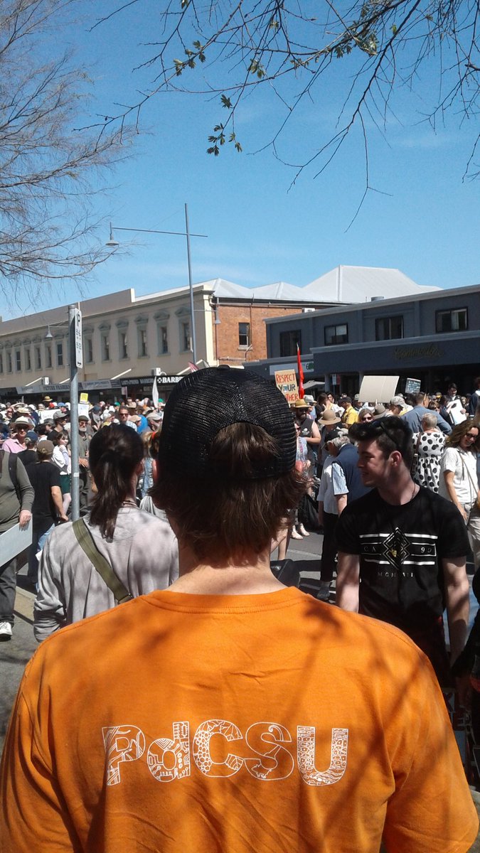 CSUpostdocs's tweet image. Impressive to see so many people, particularly angry school students, at the #ClimateStrike in @AlburyCity today. We were there fighting the good fight for #ECR with @CharlesSturtUni.