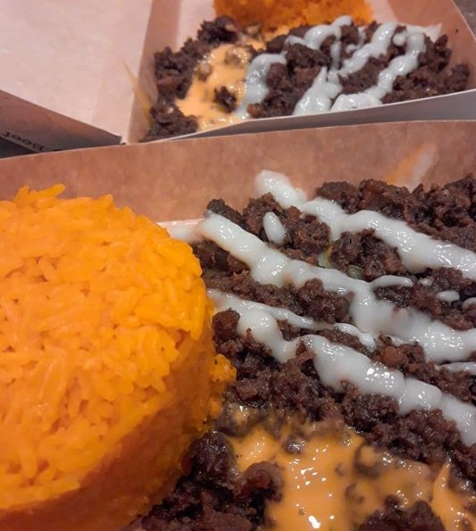 Entice your taste buds with our Beef Doner on Rice! 😍 Sa sobrang sarap, makakalimutan mong nakadalawang rice ka na pala. 😂 Tara, Turks tayo!
Photo by: @kainkainlang
#EverydayMakeItATurksday
#MasMasarapKungSaanKaMasaya