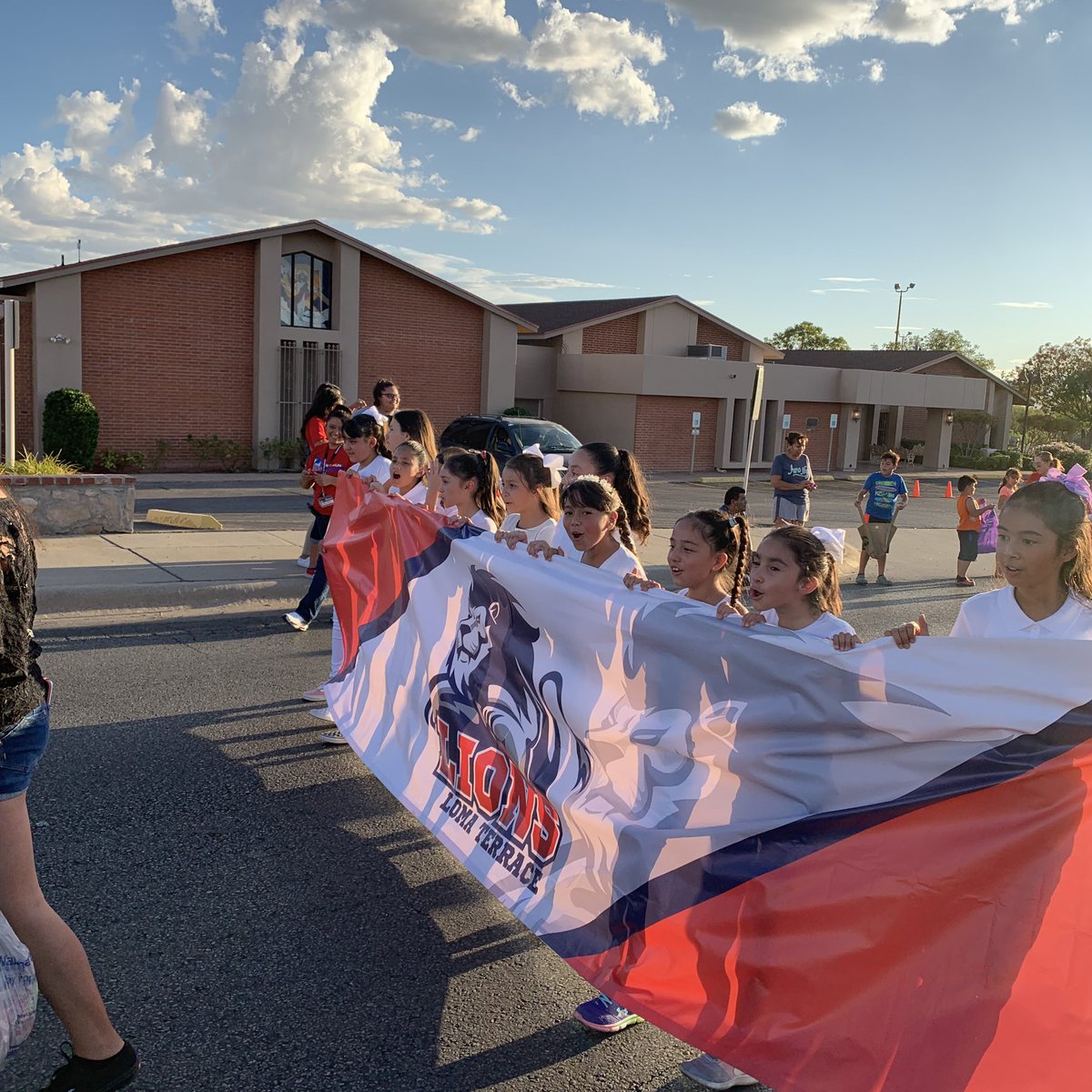 LomaTerraceES's tweet image. Bel Air Parade &amp;amp; Pep Rally! Our Lions 🦁 did an awesome 👏 job performing! @YsletaISD #ONERED #TheDistrictofCHAMPIONS