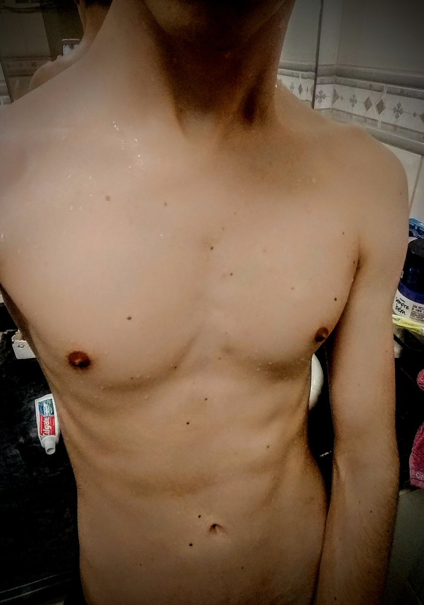 da_barriga's tweet photo. Saindo do banho https://t.co/sj1pfljvkZ