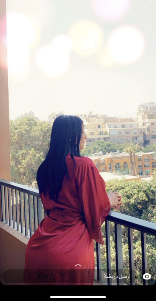 ابي فحل تبيض نحيف ينيييكها قدامي