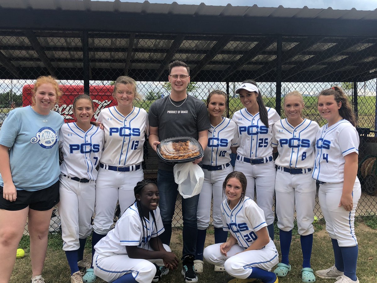 PCSSoftball1's tweet photo. Thank you Grant @venture_live for feeding us for Senior night this evening. https://t.co/zQw4jaCh1a
