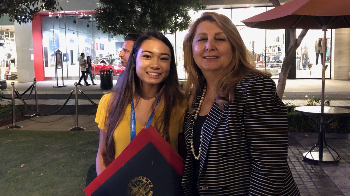 VivianEkchian's tweet image. Congratulations to Hoover High’s Isabella Bruyere, winner of the #GlendaleTechWeek Rising Star Award! #PrideofGUSD @hhstornados @GlendaleUSD