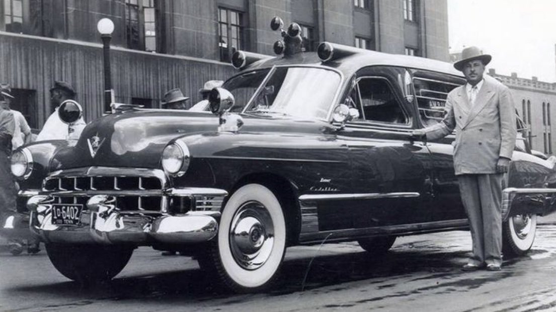 BillyGoldfeder's tweet photo. #TBT #ambulance #NeverEnough #lights #sirens #marslight #rotorays #beaconray #qsiren #MoveOver #EMT #paramedic #EMS #oldschoolcool https://t.co/D0RLo18Yma