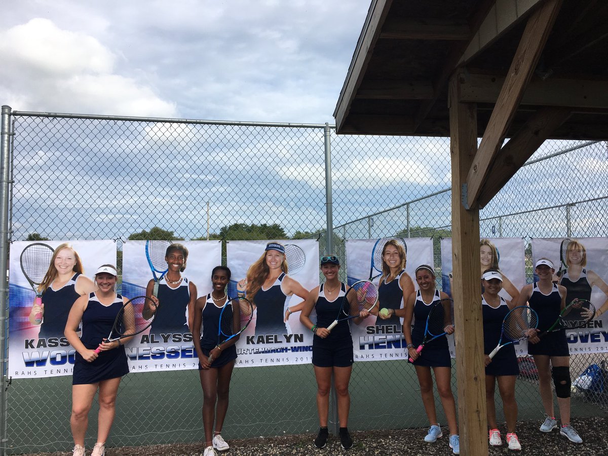 EignerMs's tweet photo. Seniors on our last home match of the season! #reedsburgpride ⁦@RAHSburg⁩ https://t.co/waHn0QzyT0