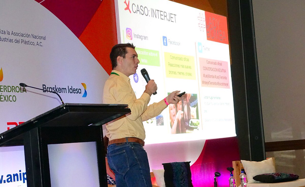 leadimage's tweet image. Nuestro director de operaciones @jcarlossoto representó a Lead Image en el panel “Nueva Economía a través de la mirada digital” de la #Convención2019🏢 de @ANIPAC_AC.

“Para combatir vacíos de información, se debe difundir la información adecuada por canales no saturados.” dijo.