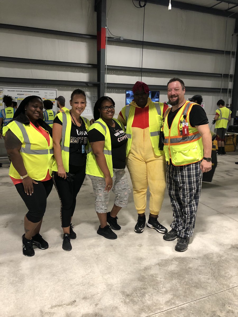 EricHalberg's tweet image. #PJammin #AmazonGoesGold on the #TreasureCoast team members are showing their support today in their fight against childhood cancer. The next package this team sorts might very well a life saving purchase.