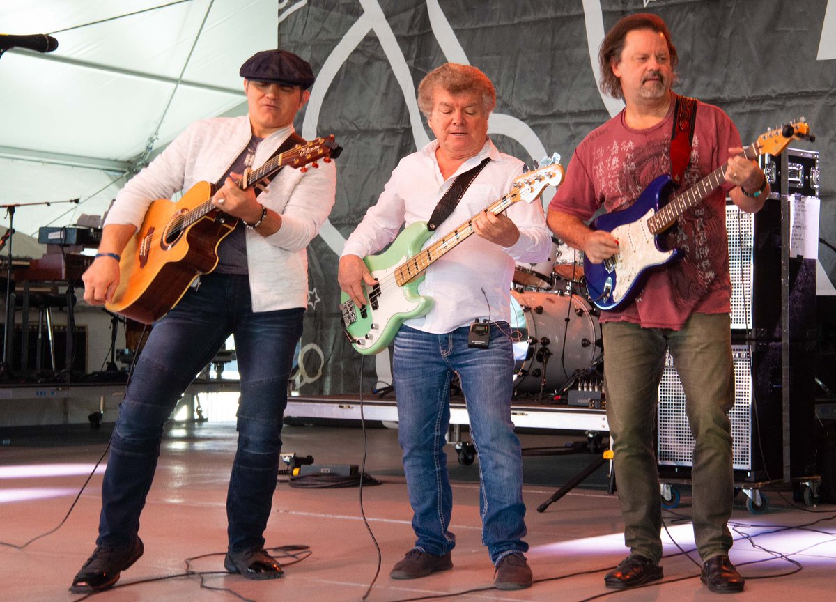 johnrobison's tweet photo. I always love seeing bands like @AMBROSIABAND because I feel young again @TheBigEFair @MellowshipEnt https://t.co/pHKcnntOoc