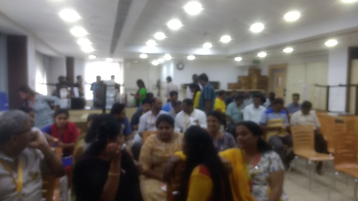 Hemal_Kanvinde's tweet photo. Global volunteer day @DHL talk on organ donation @chennai @MohanFoundation #educationmatters #endthewaitlist #OrganDonation #SaveLives https://t.co/BTiPbKiHZf