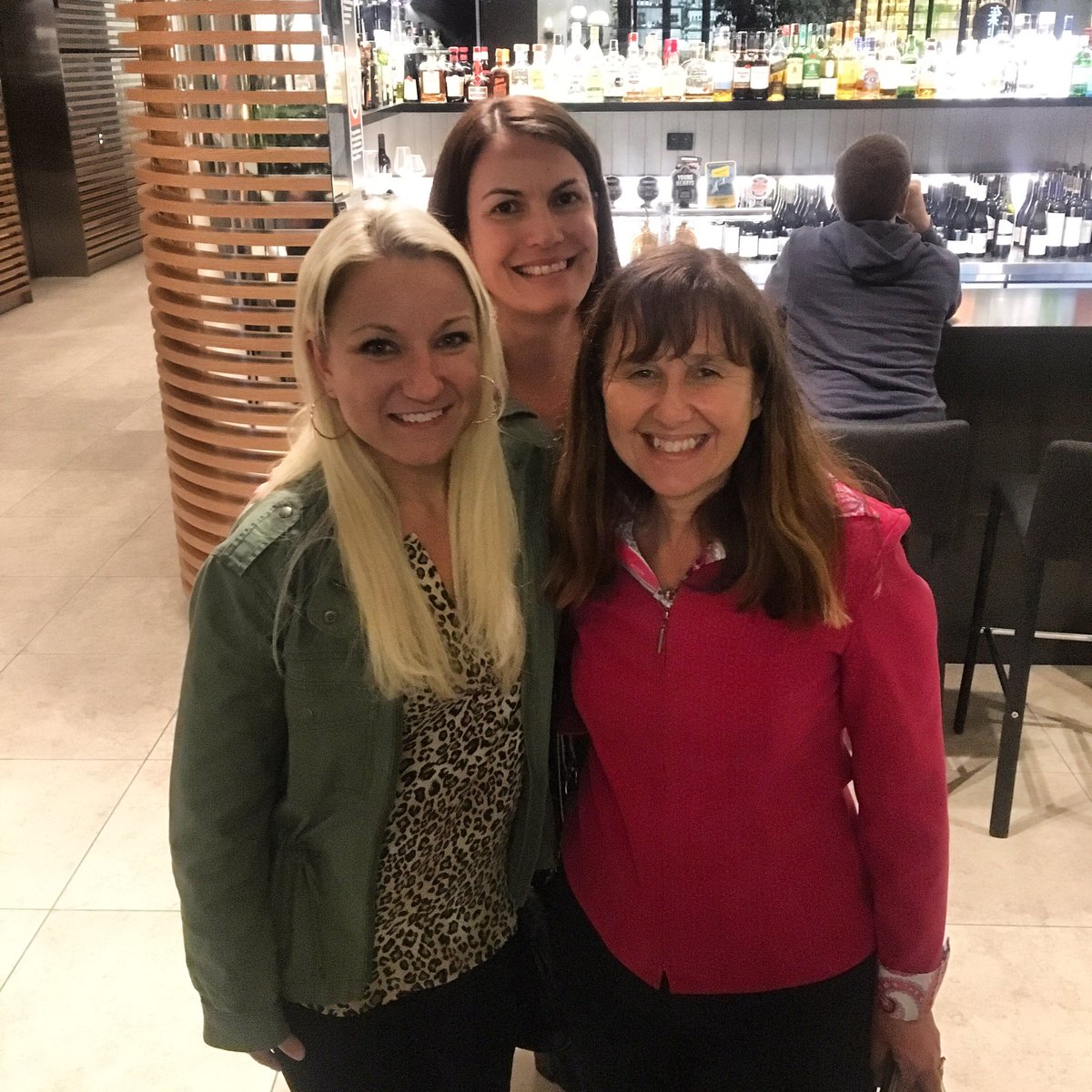 ChristySeason's tweet photo. Missing my @StepTwoDesigns friends already... 😢 @CatherineG99 @rebeccarodgers #DEX2019 https://t.co/fTAXePMXvQ