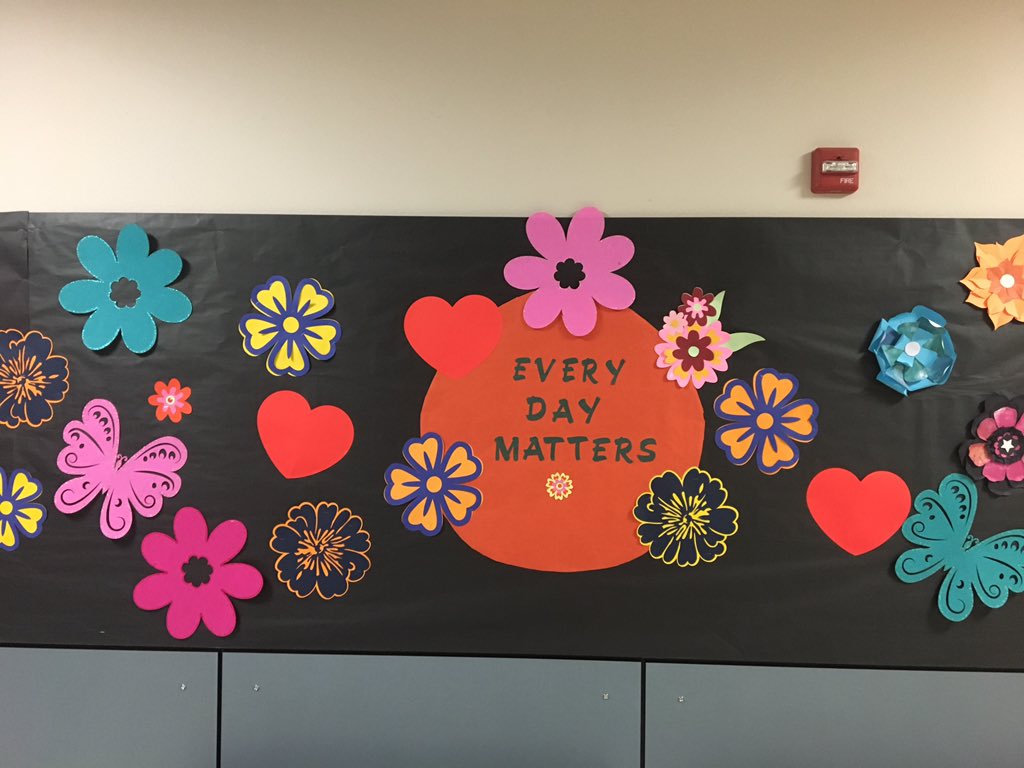 ptucker4299's tweet photo. Great start to the best school year ever! Best staff ever! Best students ever! I love the Toledo community!@toesboomers @LCSD_Oregon @lcsd_avid #BoomerWay https://t.co/WBeEu4PjMS