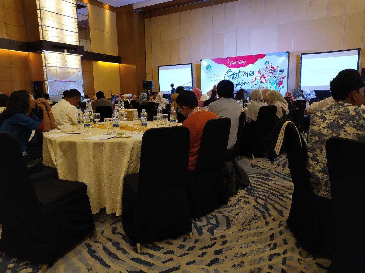 Wily_Wijaya's tweet photo. Banyak dukungan dari pemerintah untuk generasi muda. Program bantuan pemerintah untuk pelajar untuk dapat melanjutkan studinya dan melalui start up digital dalam ekonomi keuangan. Jadilah seperti apa yang anda inginkan dalam beberapa waktu ke depan. #FlashPostingMDN #OptimisSaja https://t.co/k7ZGZylD8W